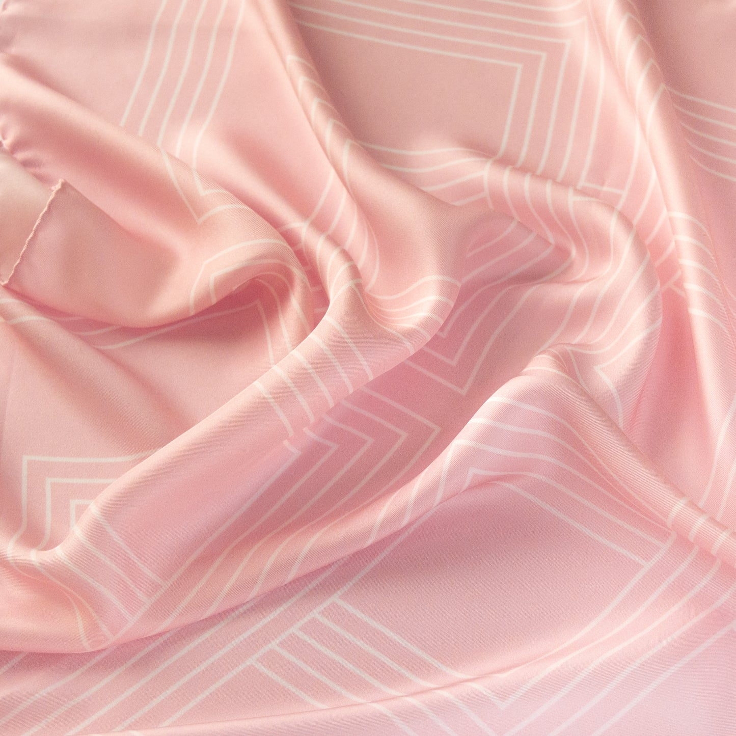 Klassisches Seidentuch in Rosa mit weißen Quadraten, 60cm, aus 100% Seide