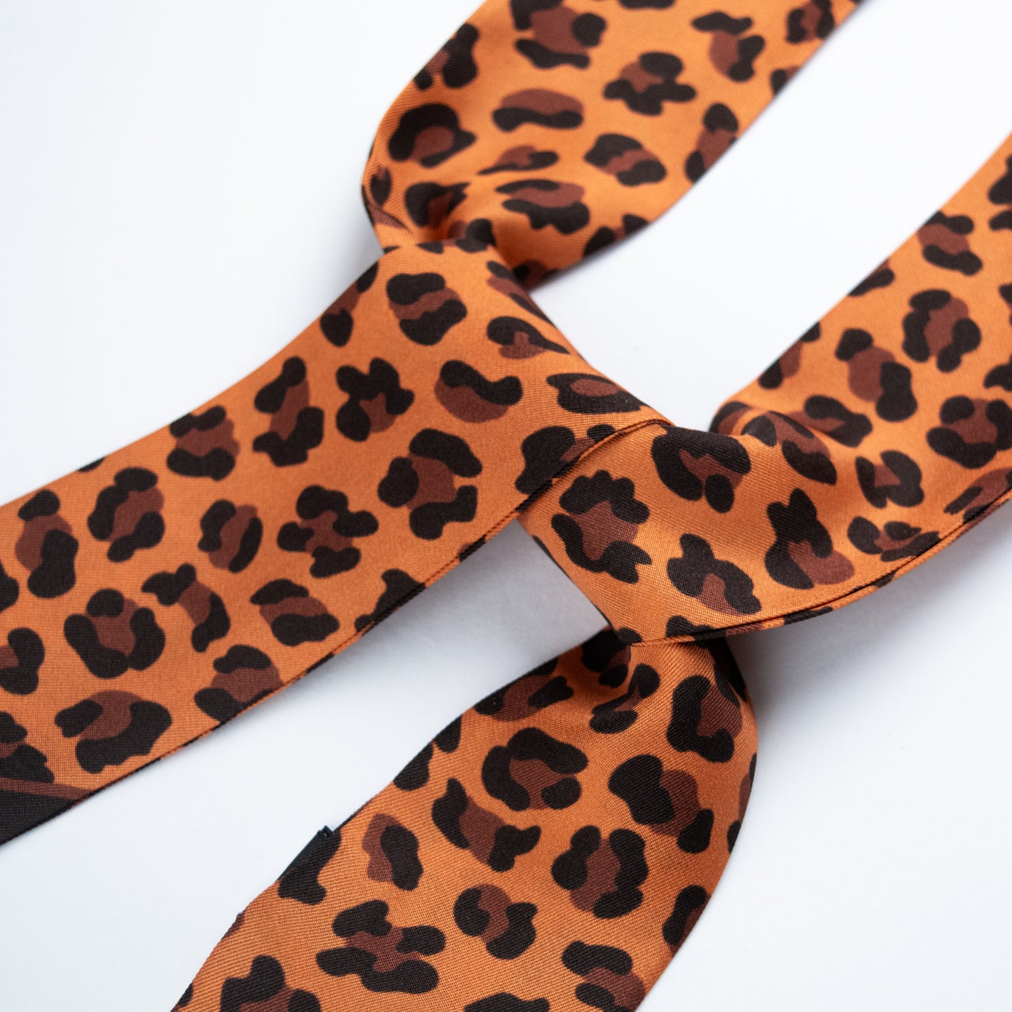 Twilly in Braun und Kupfer mit Leopardenmuster, 90cm x 5cm, aus 100% Seide.