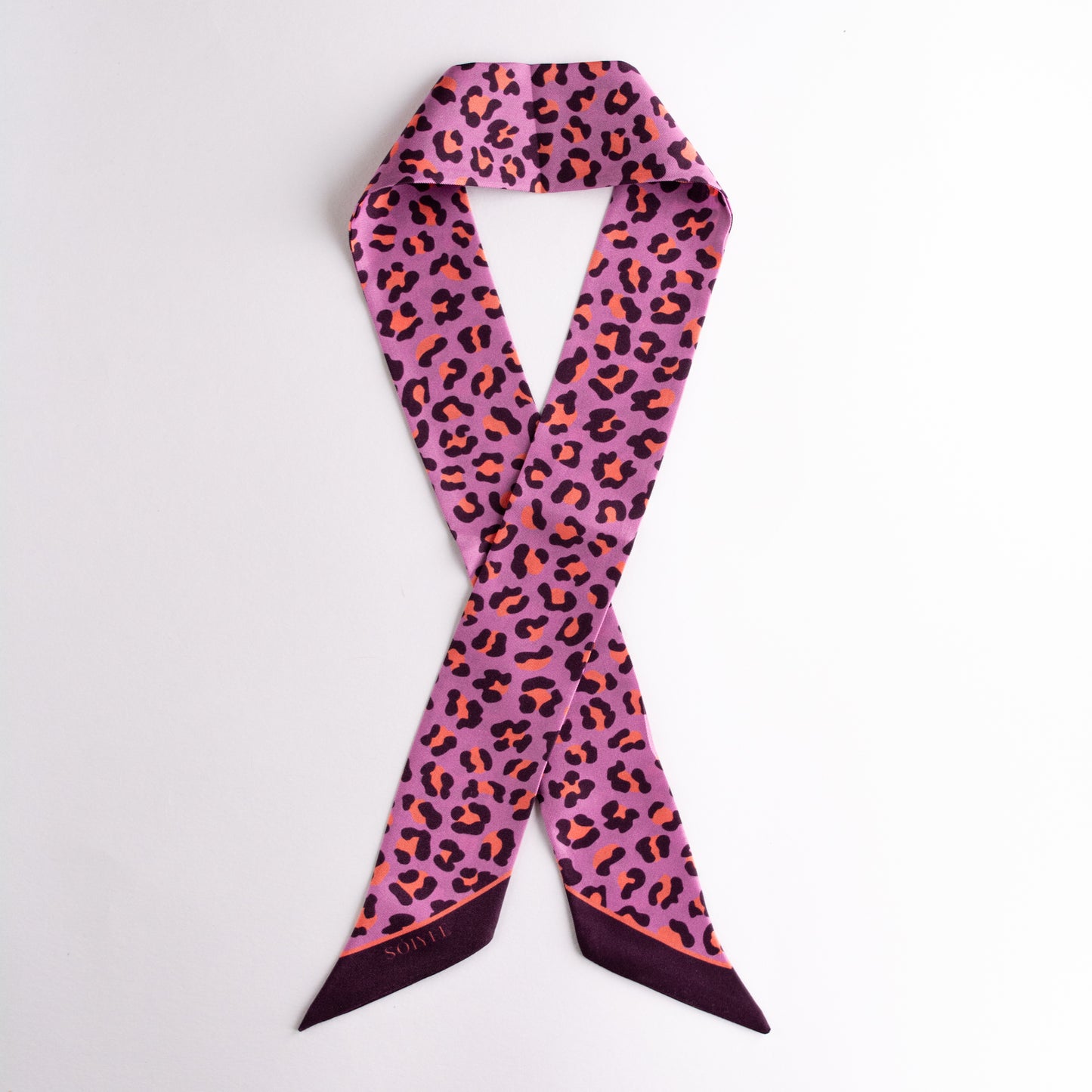 Twilly in leuchtendem Lila und Orange mit Leopardenmuster, 90cm x 5cm, aus 100% Seide.